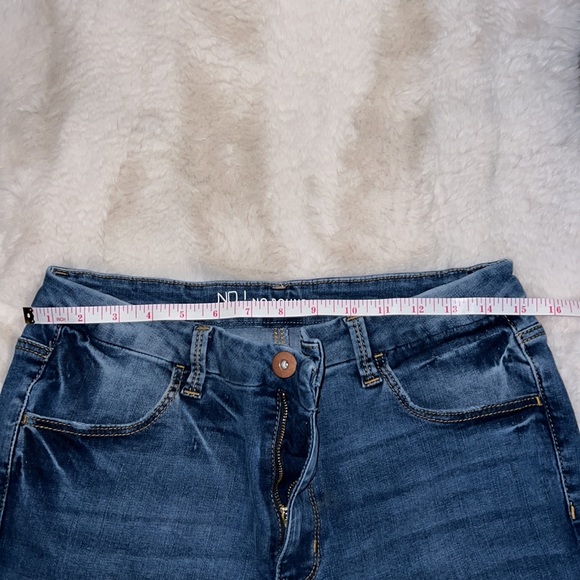 Women’s Jeans - Picture 3 of 10